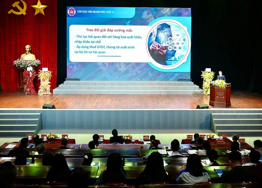 undefined Hải quan khu vực V thông quan hàng hoá vượt mốc kim ngạch 200 tỷ đồng