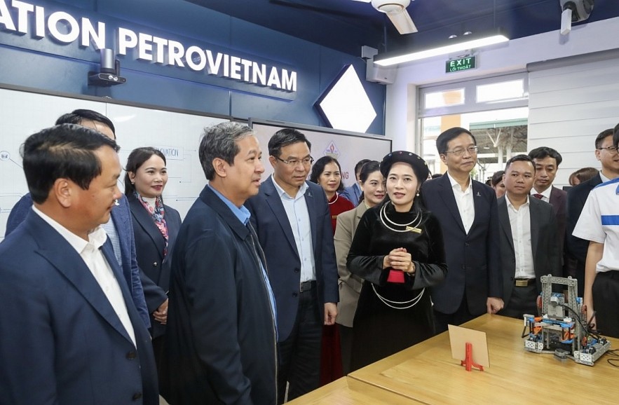undefined Petrovietnam tăng tốc về đích sớm kế hoạch năm 2025, giữ vững đà tăng trưởng