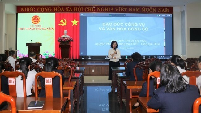 Thuế TP. Đà Nẵng tổ chức bồi dưỡng kỹ năng giao tiếp, ứng xử trong thi hành công vụ