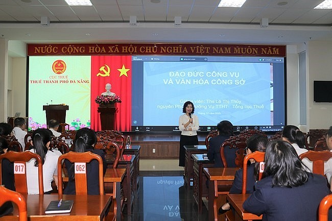 Thuế TP. Đà Nẵng tổ chức bồi dưỡng kỹ năng giao tiếp, ứng xử trong thi hành công vụ Thuế TP. Đà Nẵng tổ chức bồi dưỡng kỹ năng giao tiếp, ứng xử trong thi hành công vụ