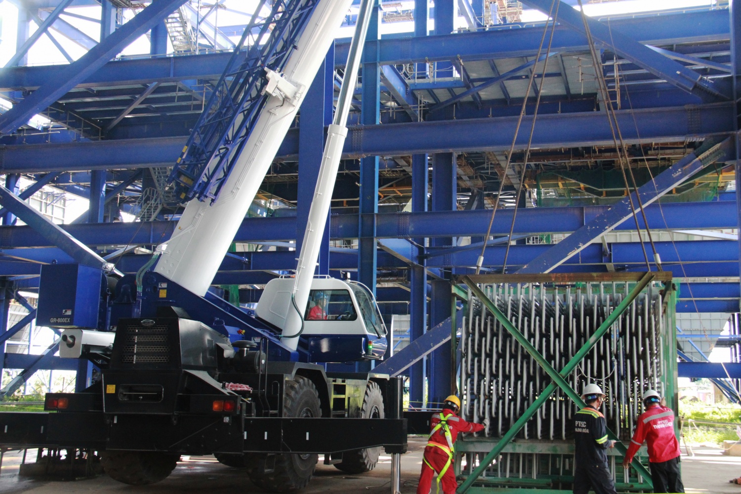 Dấu ấn nội lực của Petrovietnam trên những công trình siêu trường, siêu trọng