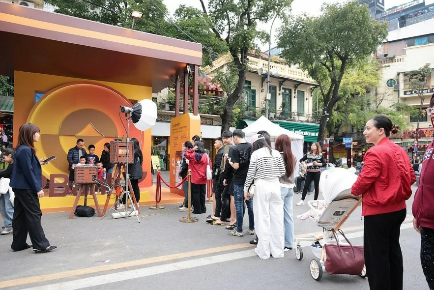 LPBank lan tỏa thông điệp “Chạm Lộc Phát – Chạm Hạnh Phúc” tại Vietnam Happy Fest 2025