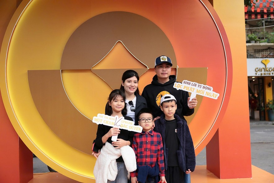 LPBank lan tỏa thông điệp “Chạm Lộc Phát – Chạm Hạnh Phúc” tại Vietnam Happy Fest 2025 LPBank lan tỏa thông điệp “Chạm Lộc Phát – Chạm Hạnh Phúc” tại Vietnam Happy Fest 2025