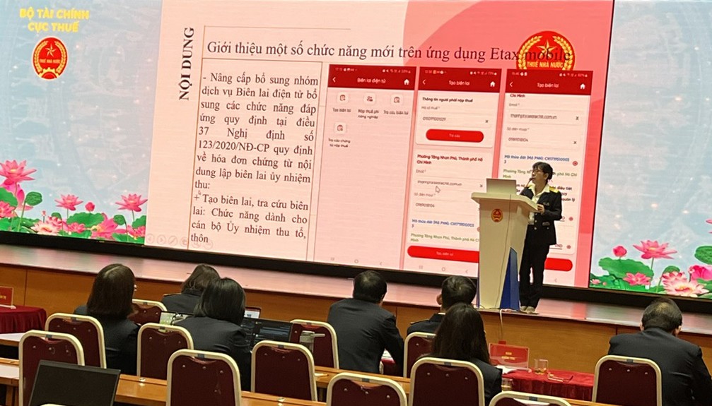 eTax Mobile và Chatbot - kênh phục vụ trực tuyến người nộp thuế 24/7 eTax Mobile và Chatbot - kênh phục vụ trực tuyến người nộp thuế 24/7