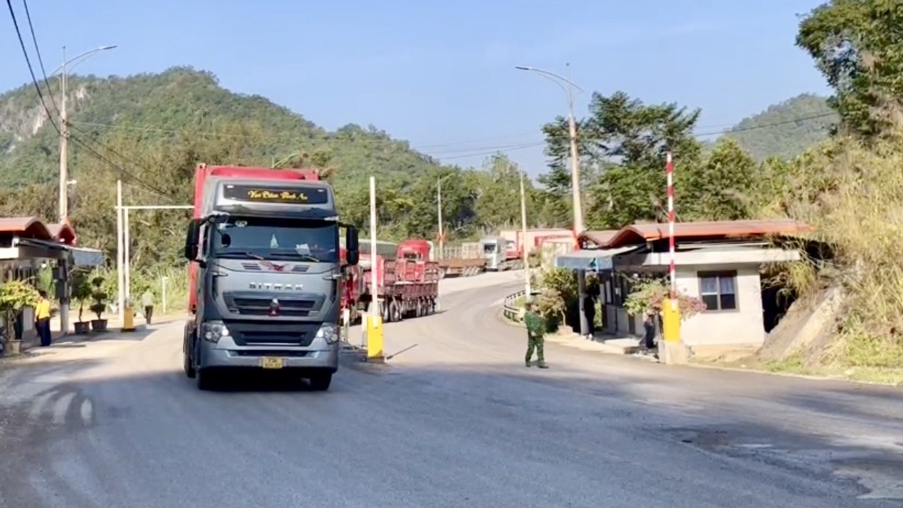 Cửa khẩu Tân Thanh thực hiện vận chuyển hàng hóa 2 chiều, doanh nghiệp hưởng lợi