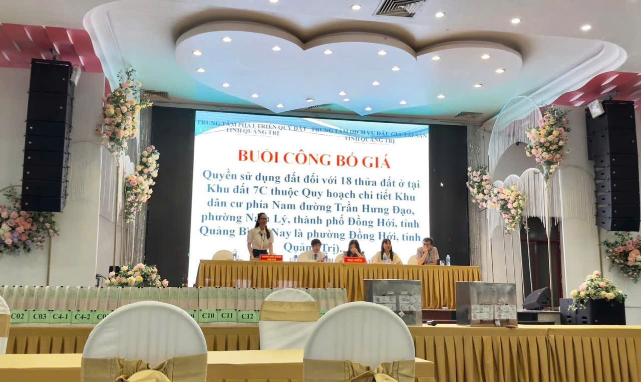 Hoạt động đấu giá đất trên địa bàn tỉnh Quảng Trị. Ảnh: Xuân Tuân Hoạt động đấu giá đất trên địa bàn tỉnh Quảng Trị. Ảnh: Xuân Tuân