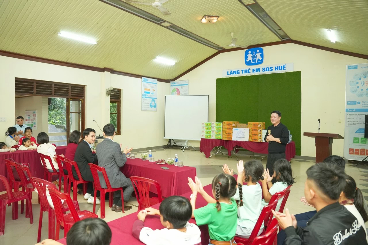 Shinhan Life Việt Nam hỗ trợ làng trẻ em SOS tại Đà Nẵng và Huế