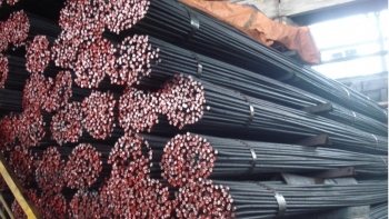 Ngày 11/12: Giá thép và quặng sắt kỳ hạn tiếp tục giảm