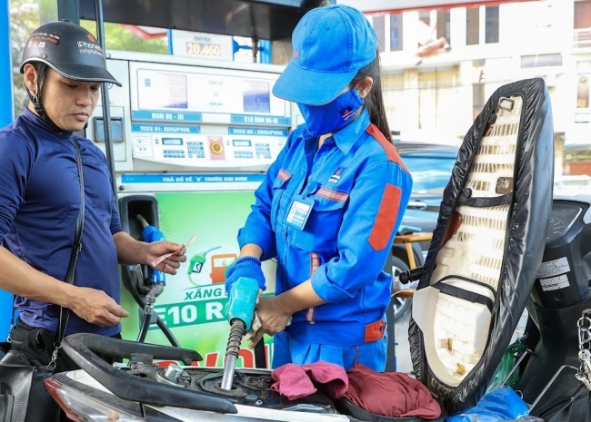 Từ 15h chiều 11/12, giá xăng dầu đồng loạt giảm