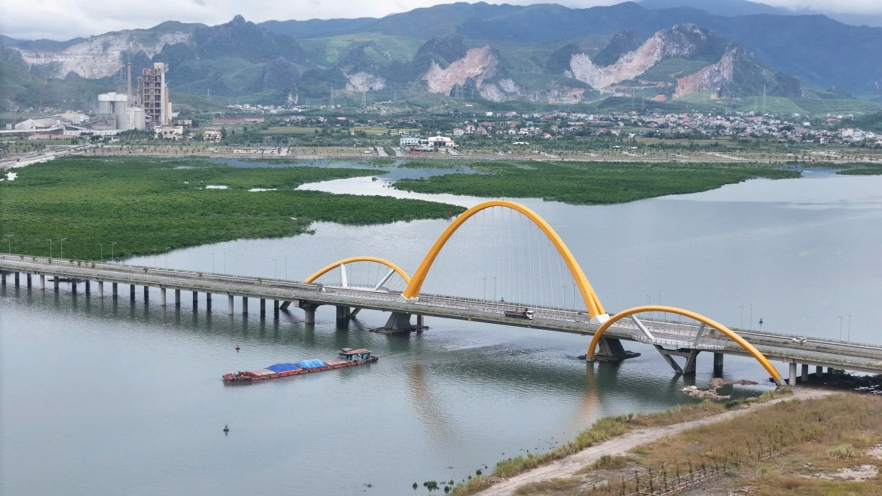Quảng Ninh hấp dẫn đầu tư nhờ chính sách hiệu quả Quảng Ninh hấp dẫn đầu tư nhờ chính sách hiệu quả