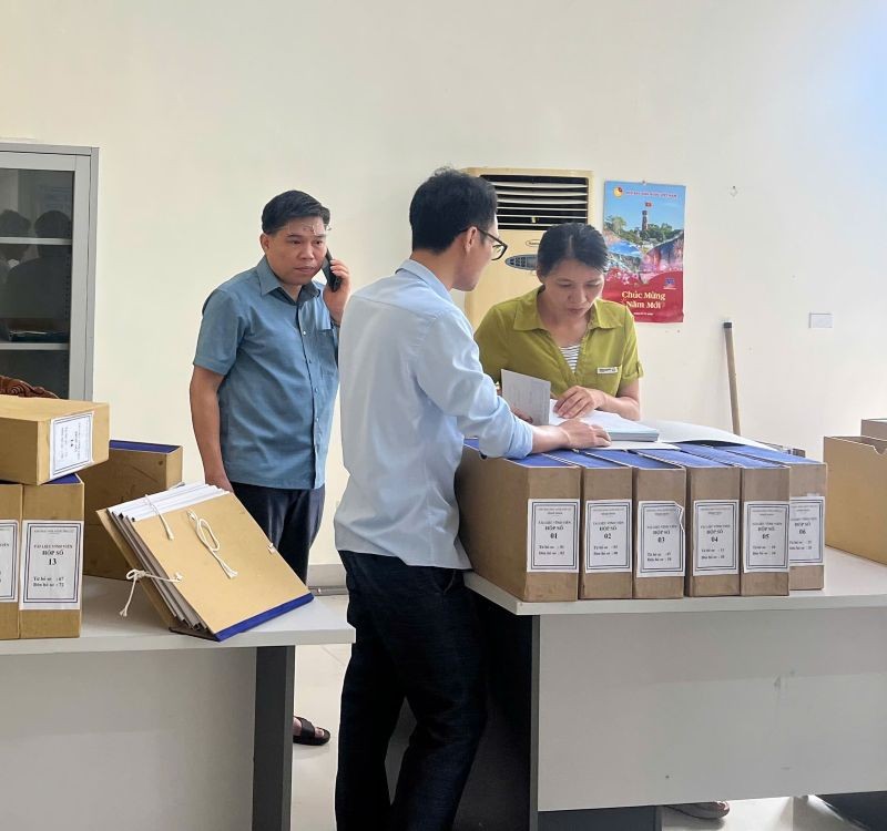 Kho bạc Nhà nước khu vực IV hoàn tất giao nộp 1.333 hồ sơ vĩnh viễn vào Lưu trữ lịch sử tỉnh Hưng Yên Kho bạc Nhà nước khu vực IV hoàn tất giao nộp 1.333 hồ sơ vĩnh viễn vào Lưu trữ lịch sử tỉnh Hưng Yên