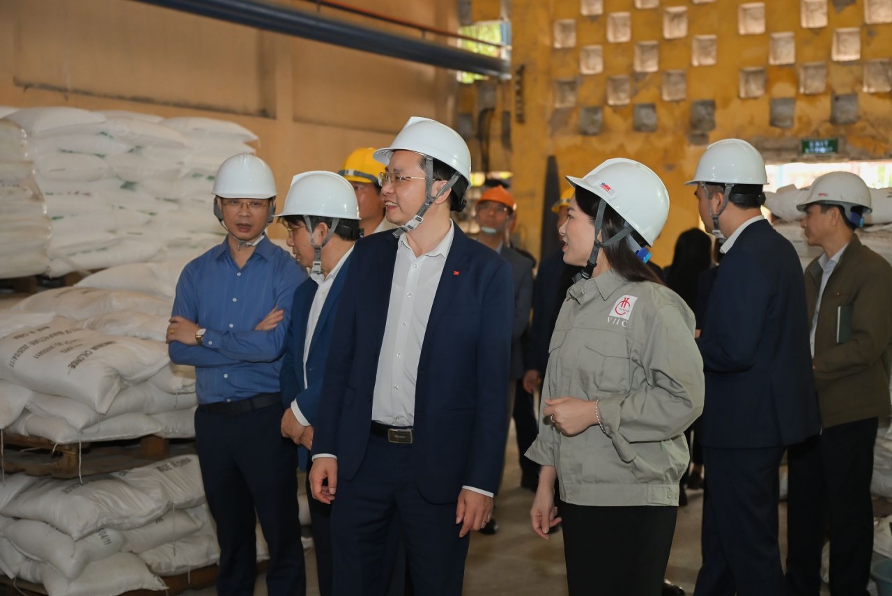 Viện Hóa học Công nghiệp Việt Nam phát huy vai trò trung tâm nghiên cứu chủ lực của ngành hóa chất Viện Hóa học Công nghiệp Việt Nam phát huy vai trò trung tâm nghiên cứu chủ lực của ngành hóa chất