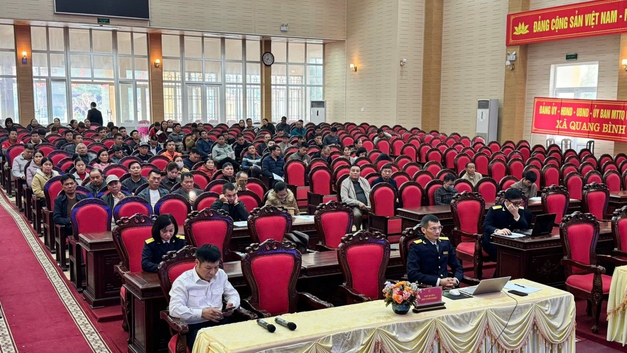 Thuế cơ sở 5 tỉnh Tuyên Quang tuyên truyền chuyển đổi mô hình quản lý thuế với hộ kinh doanh