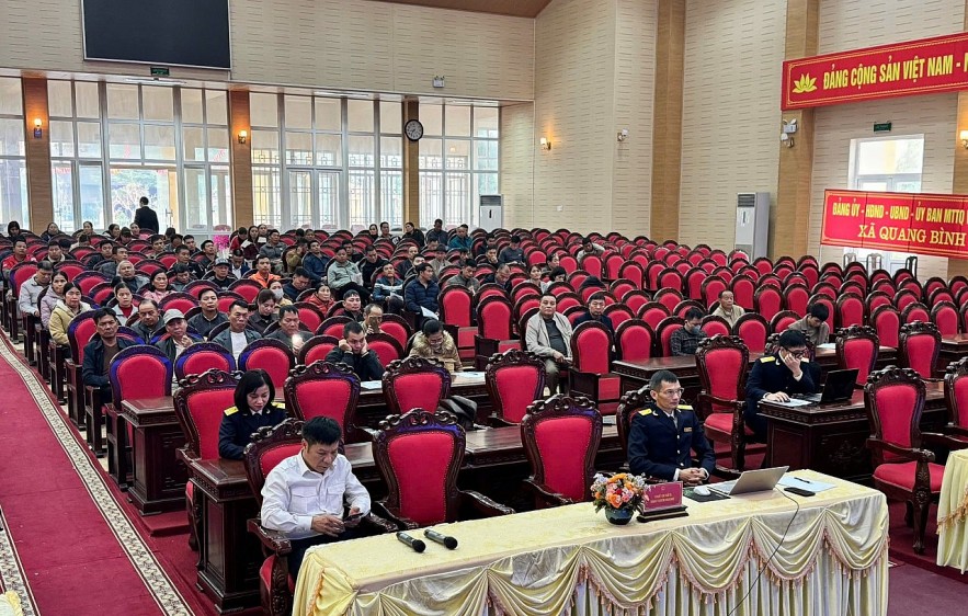 Thuế Cơ sở 5 tỉnh Tuyên Quang tuyên truyền chuyển đổi mô hình quản lý thuế với hộ kinh doanh Thuế cơ sở 5 tỉnh Tuyên Quang tuyên truyền chuyển đổi mô hình quản lý thuế với hộ kinh doanh