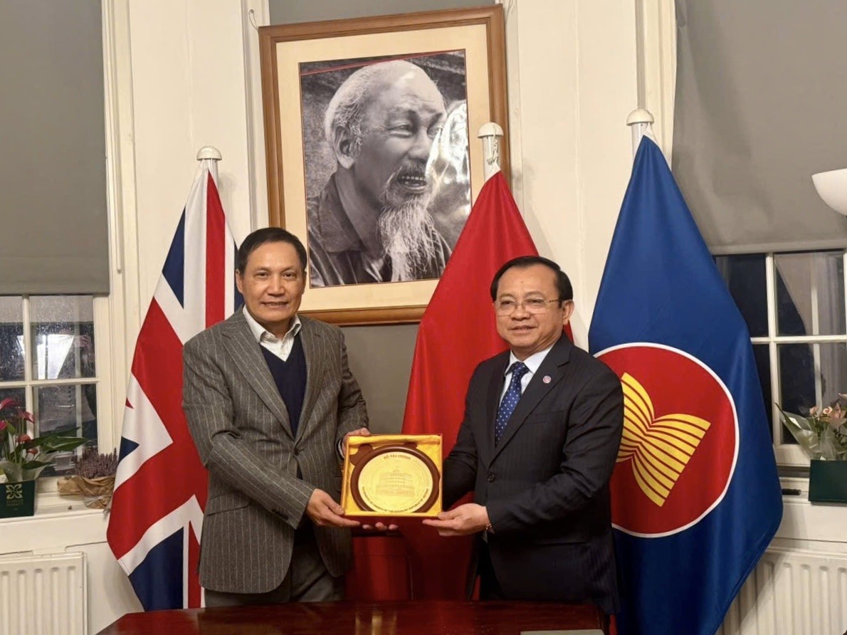 Tăng cường trao đổi kinh nghiệm về lĩnh vực quản lý và thẩm định giá giữa Việt Nam - Vương quốc Anh Tăng cường trao đổi kinh nghiệm về lĩnh vực quản lý và thẩm định giá giữa Việt Nam - Vương quốc Anh