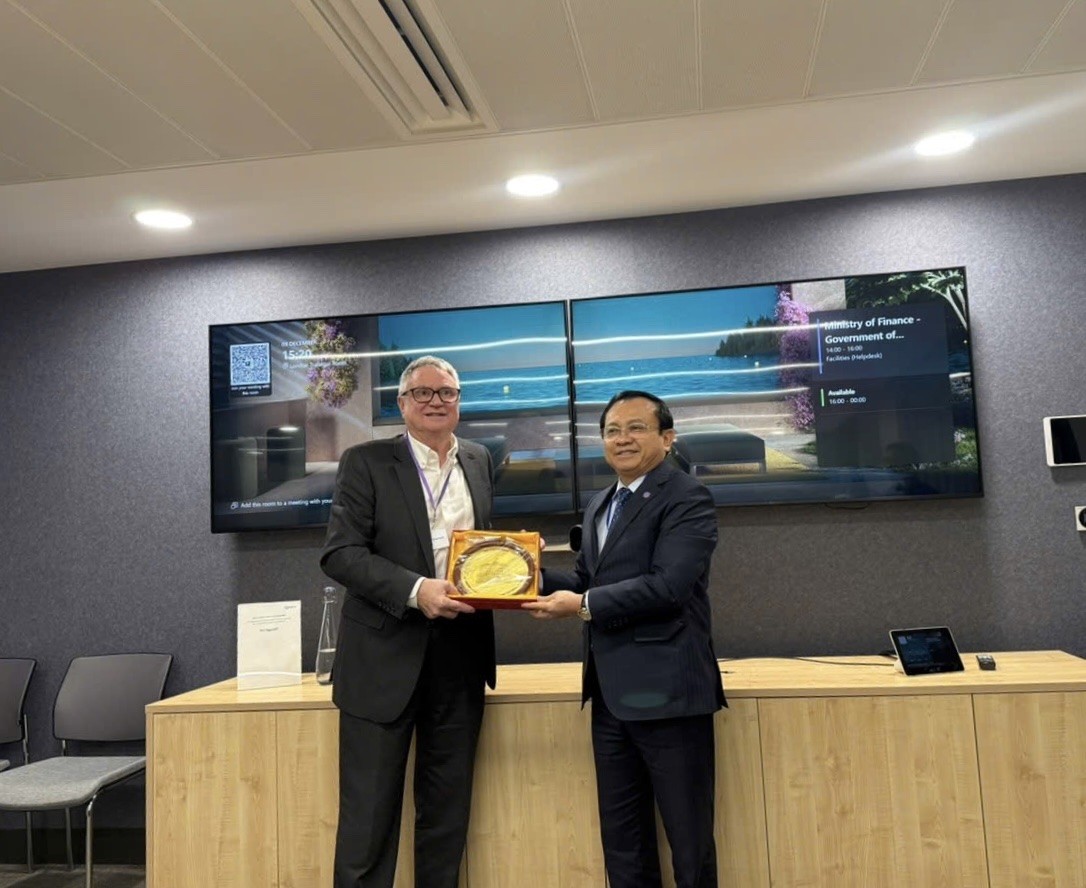 Tăng cường trao đổi kinh nghiệm về lĩnh vực quản lý và thẩm định giá giữa Việt Nam - Vương quốc Anh Tăng cường trao đổi kinh nghiệm về lĩnh vực quản lý và thẩm định giá giữa Việt Nam - Vương quốc Anh