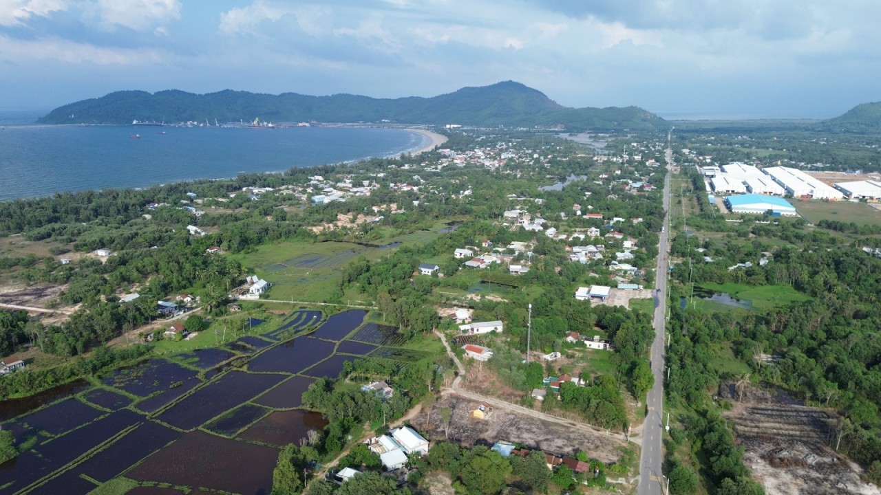 Khu kinh tế Chân Mây - Lăng Cô, nơi kêu gọi 2 dự án hạ tầng khu công nghiệp. Ảnh: Ngọc Tân Khu kinh tế Chân Mây - Lăng Cô, nơi kêu gọi 2 dự án hạ tầng khu công nghiệp. Ảnh: Ngọc Tân