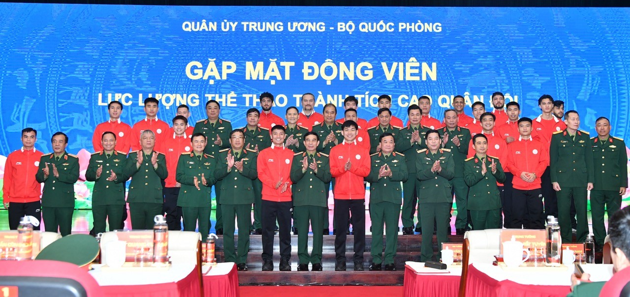 Đại tướng Phan Văn Giang gặp mặt, động viên CLB Thể Công Viettel Đại tướng Phan Văn Giang gặp mặt, động viên CLB Thể Công Viettel