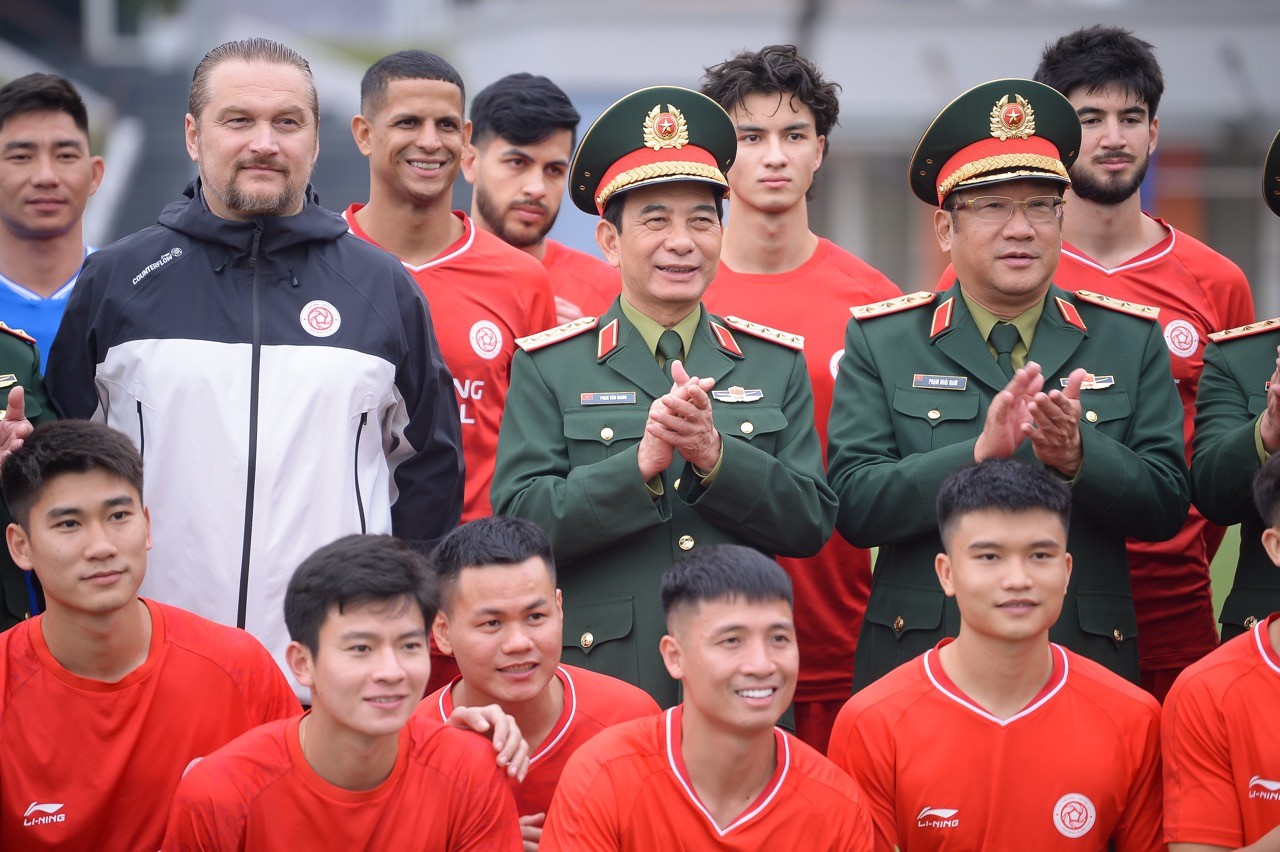 Đại tướng Phan Văn Giang gặp mặt, động viên CLB Thể Công Viettel Đại tướng Phan Văn Giang gặp mặt, động viên CLB Thể Công Viettel