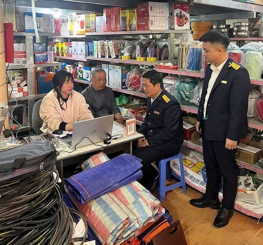 Thuế tỉnh Lai Châu đồng hành cùng hộ kinh doanh chuyển đổi từ thuế khoán sang kê khai Thuế tỉnh Lai Châu chủ động nhiều giải pháp hỗ trợ hộ kinh doanh chuyển đổi từ thuế khoán sang kê khai