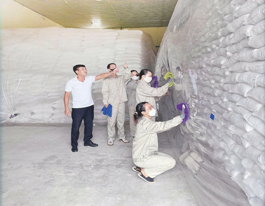Vượt khó, xuất cấp kịp thời hàng dự trữ hỗ trợ người dân Vượt khó, xuất cấp kịp thời hàng dự trữ hỗ trợ người dân