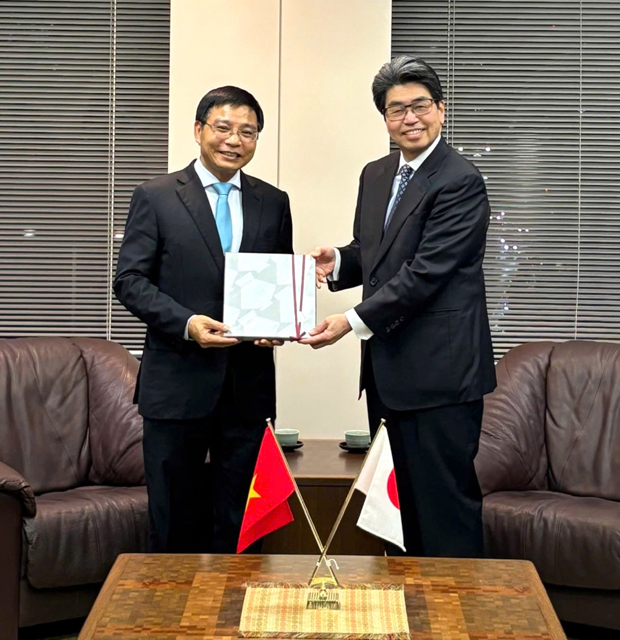 Bộ trưởng Nguyễn Văn Thắng làm việc với Thống đốc Ngân hàng Hợp tác quốc tế Nhật Bản