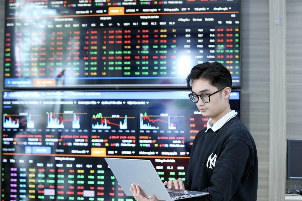Chứng khoán ngày 18/12: Đáo hạn phái sinh êm đẹp, kỳ vọng nhịp phục hồi của VN-Index Chứng khoán ngày 18/12: Đáo hạn phái sinh êm đẹp, kỳ vọng nhịp phục hồi của VN-Index