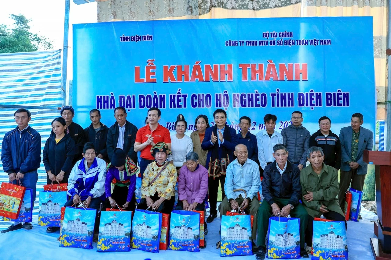 Bộ trưởng Nguyễn Văn Thắng dự lễ khánh thành và bàn giao nhà Đại đoàn kết cho 108 hộ nghèo tại Điện Biên