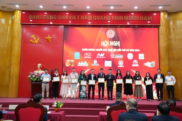 Hà Nội tuyên dương 170 doanh nghiệp, người nộp thuế tuân thủ tốt pháp luật thuế