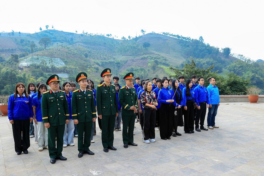 Hành trình về nguồn hun đúc bản lĩnh chính trị của đoàn viên thanh niên Vụ I, Bộ Tài chính