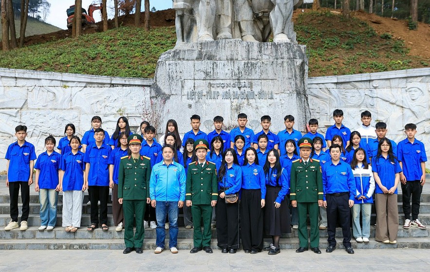 Hành trình về nguồn hun đúc bản lĩnh chính trị của đoàn viên thanh niên Vụ I, Bộ Tài chính