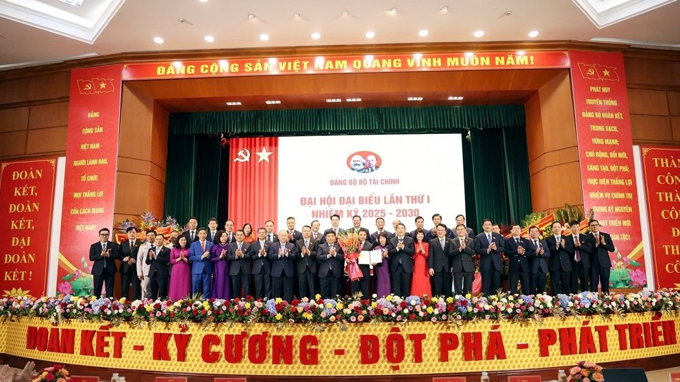 Bộ Tài chính thi đua lập thành tích chào mừng Đại hội lần thứ XIV của Đảng