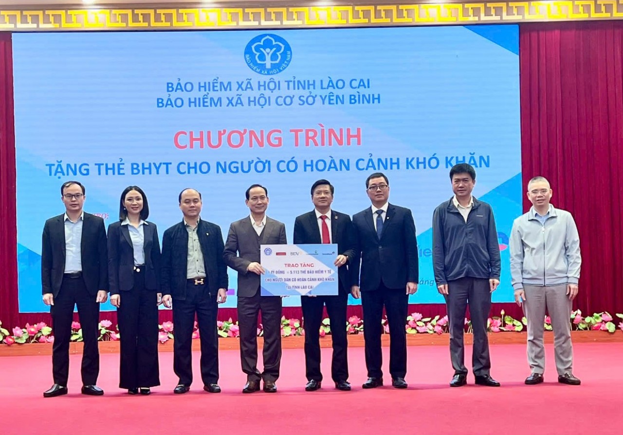 Agribank tặng gần 8.000 thẻ bảo hiểm y tế cho người có hoàn cảnh khó khăn trước thềm năm mới