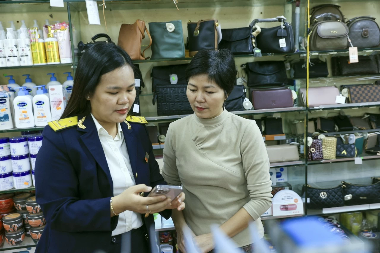 Lần đầu tiên ngành Thuế thu ngân sách vượt mốc 2 triệu tỷ đồng Lần đầu tiên ngành Thuế thu ngân sách vượt mốc 2 triệu tỷ đồng