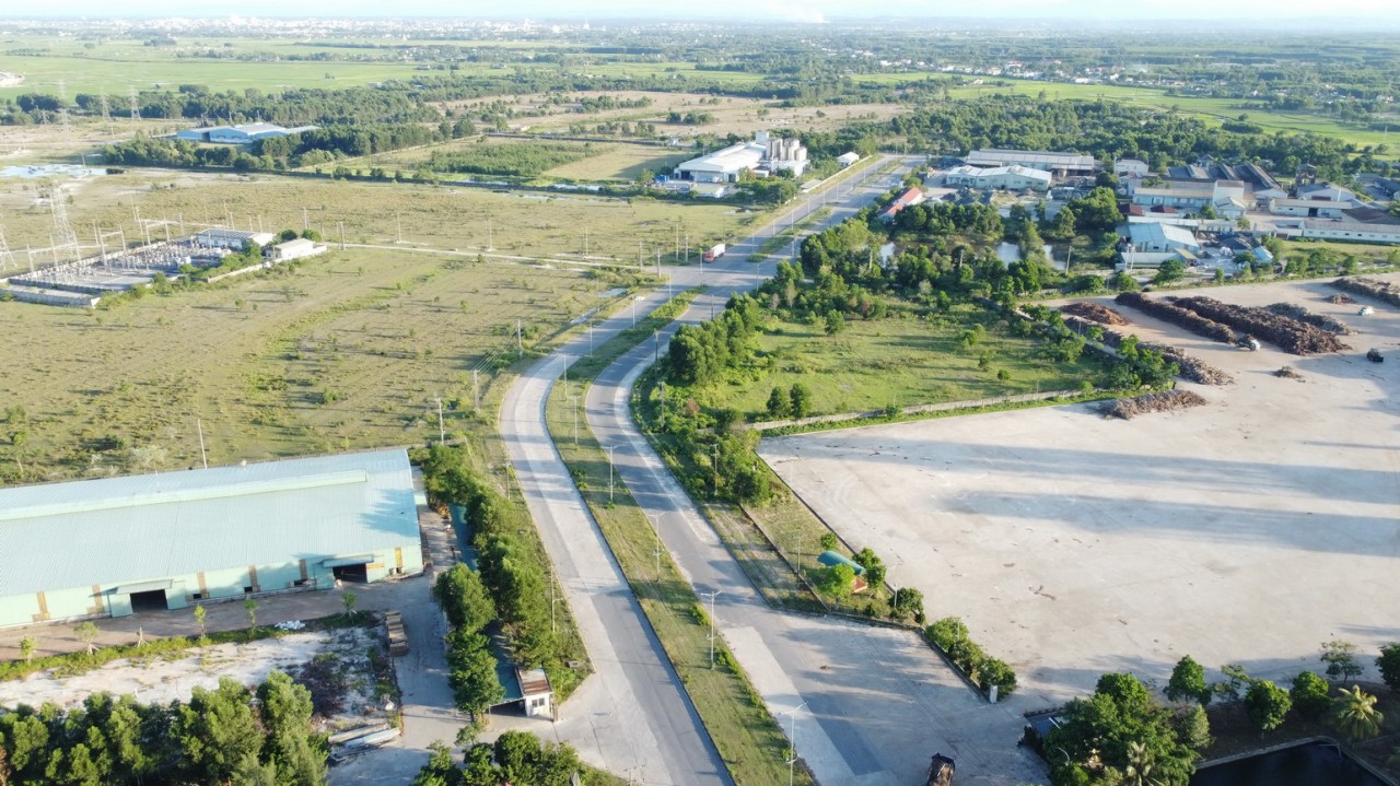 Khu công nghiệp Quán Ngang, tỉnh Quảng Trị đang được mở rộng giai đoạn 3. Ảnh: Ngọc Tân Khu công nghiệp Quán Ngang, tỉnh Quảng Trị đang được mở rộng giai đoạn 3. Ảnh: Ngọc Tân