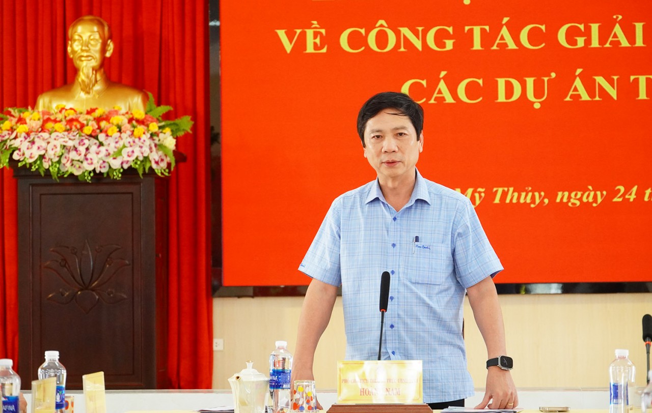 Phó Chủ tịch Thường trực UBND tỉnh Quảng Trị Hoàng Nam phát biểu chỉ đạo tại buổi làm việc. Ảnh: Trường Nhật