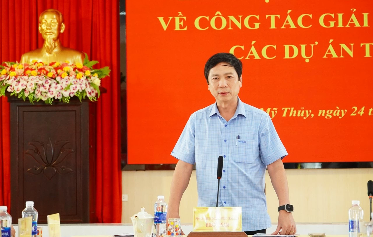 Phó Chủ tịch Thường trực UBND tỉnh Quảng Trị Hoàng Nam phát biểu chỉ đạo tại buổi làm việc. Ảnh: Trường Nhật