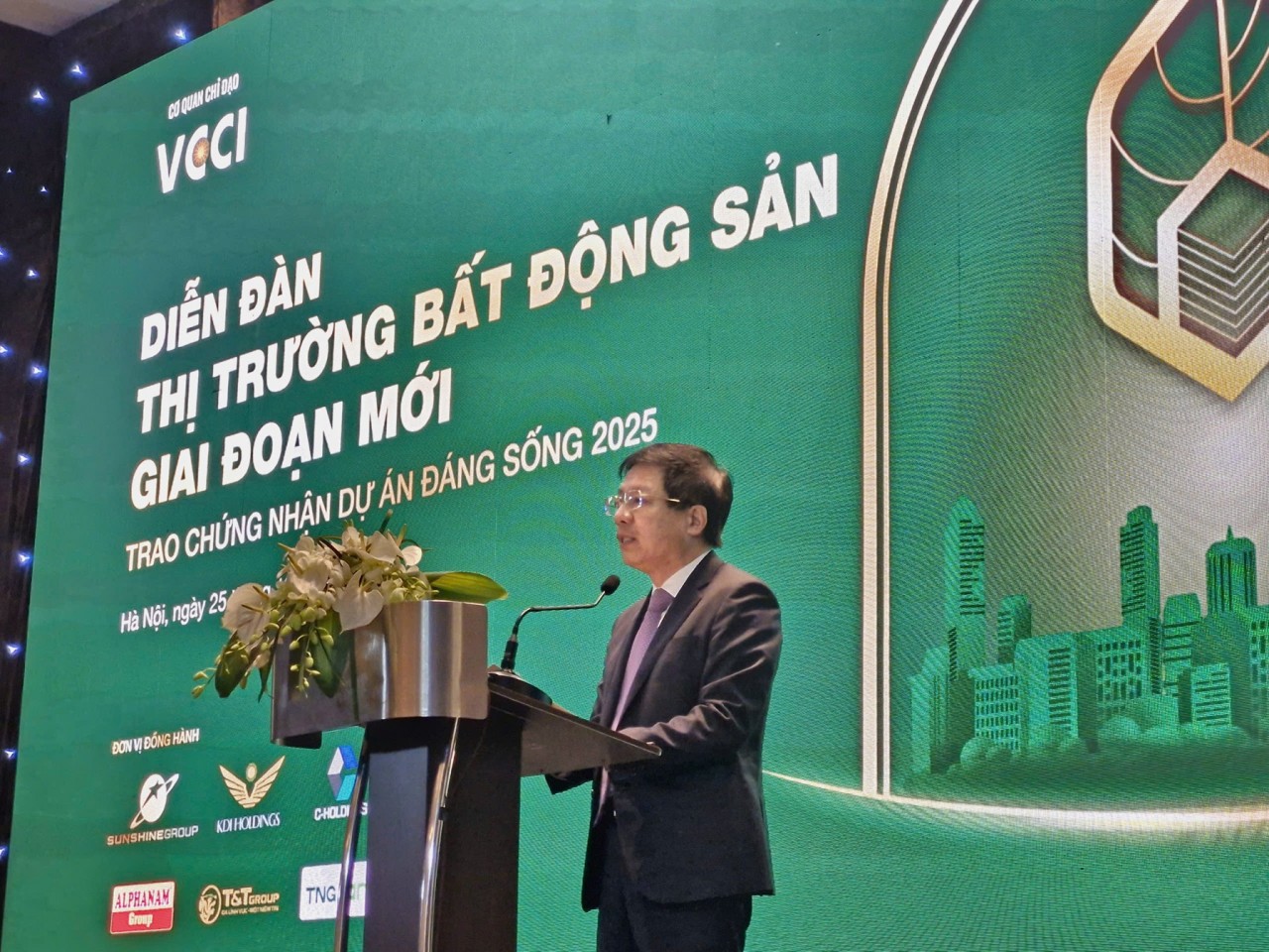 Thể chế là nền tảng vững chắc cho thị trường địa ốc bứt tốc