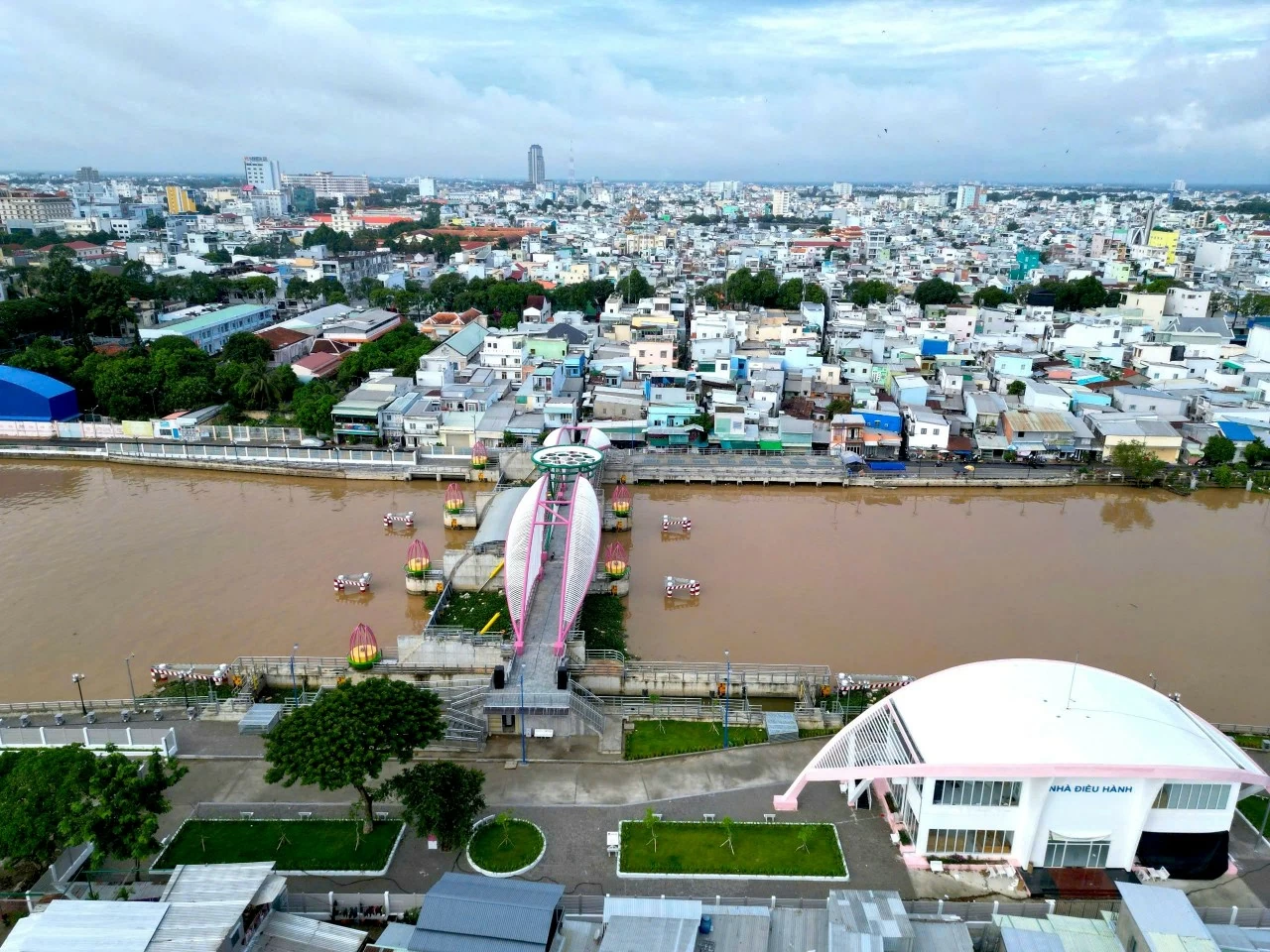 Thuế TP. Cần Thơ về đích sớm Thuế TP. Cần Thơ về đích sớm