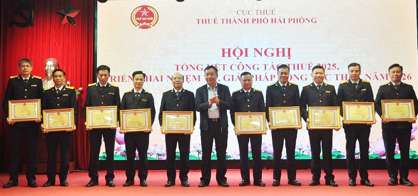 Thuế TP. Hải Phòng thu ngân sách lần đầu tiên đạt mốc 100.000 tỷ đồng
