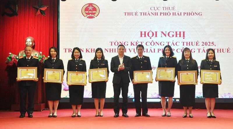 Thuế TP. Hải Phòng thu ngân sách lần đầu tiên đạt mốc 100.000 tỷ đồng
