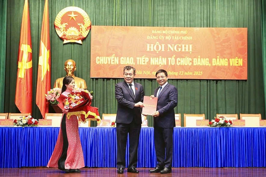 Thống nhất sự lãnh đạo, gắn công tác xây dựng Đảng với nhiệm vụ sản xuất, kinh doanh