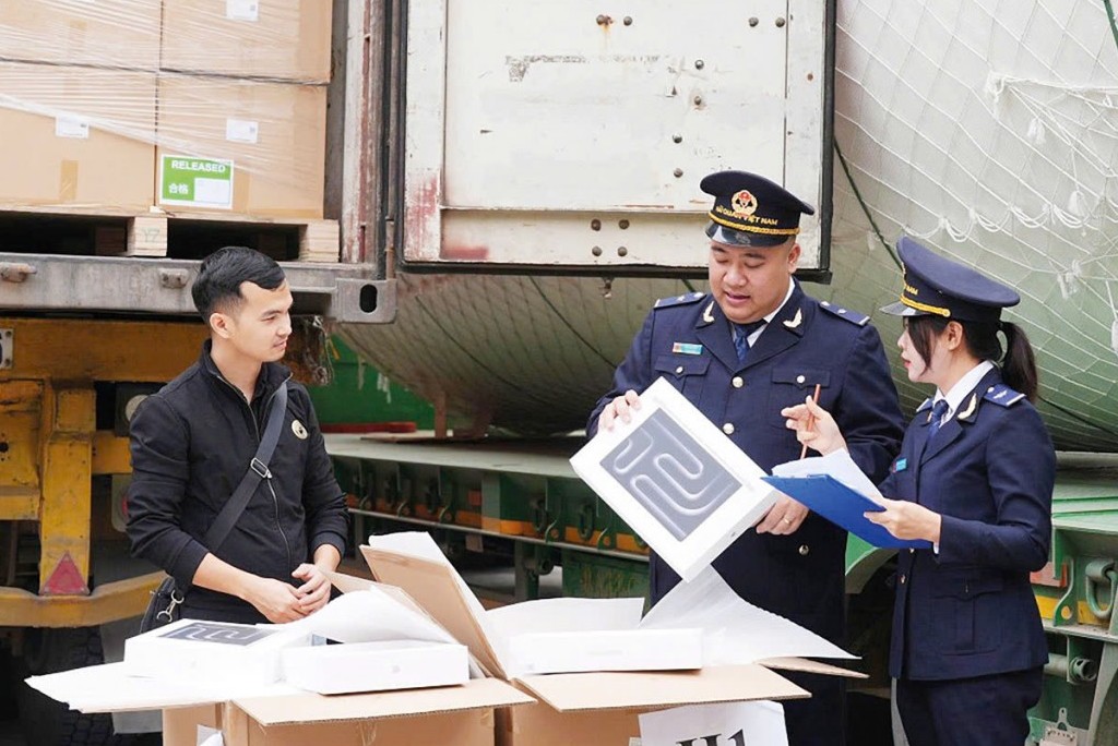 Chi cục Hải quan khu vực V: Thông quan hàng hóa vượt mốc 200 tỷ USD, thu ngân sách tăng mạnh