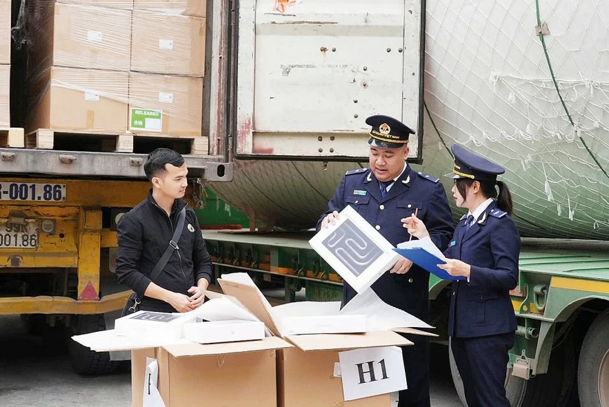 Chi cục Hải quan khu vực V: Thông quan hàng hóa vượt mốc 200 tỷ USD, thu ngân sách tăng mạnh