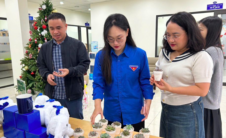 Hơn 600kg pin cũ được thu gom, lan tỏa thông điệp sống xanh trong công sở Hơn 600kg pin cũ được thu gom, lan tỏa thông điệp sống xanh trong công sở