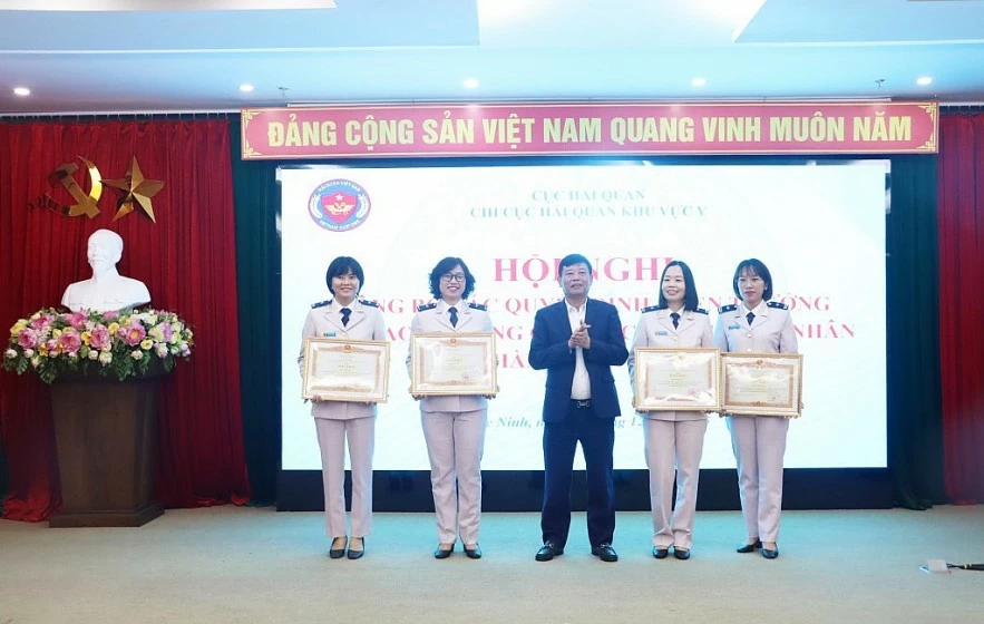 undefined Hải quan khu vực V được biểu dương thành tích vượt bậc trong năm 2025