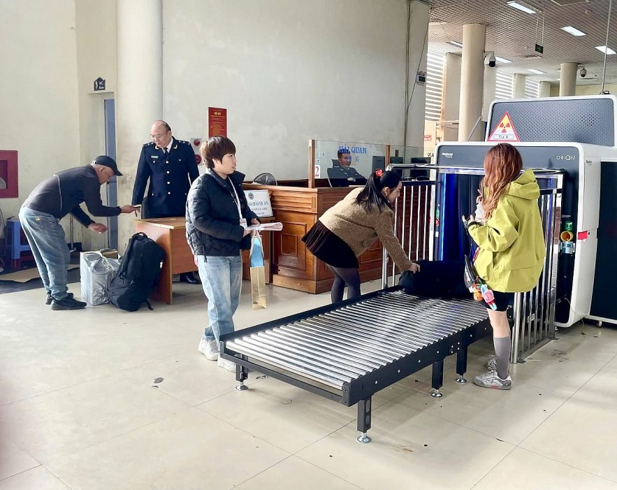 Hải quan Quốc tế Móng Cái chính thức đưa vào sử dụng hai máy soi hành lý mới