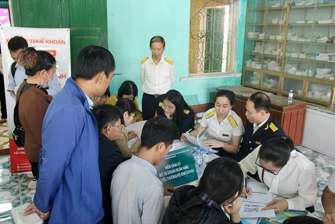 Thuế cơ sở 1 tỉnh Ninh Bình tăng tốc hỗ trợ hộ kinh doanh chuyển đổi từ thuế khoán sang kê khai