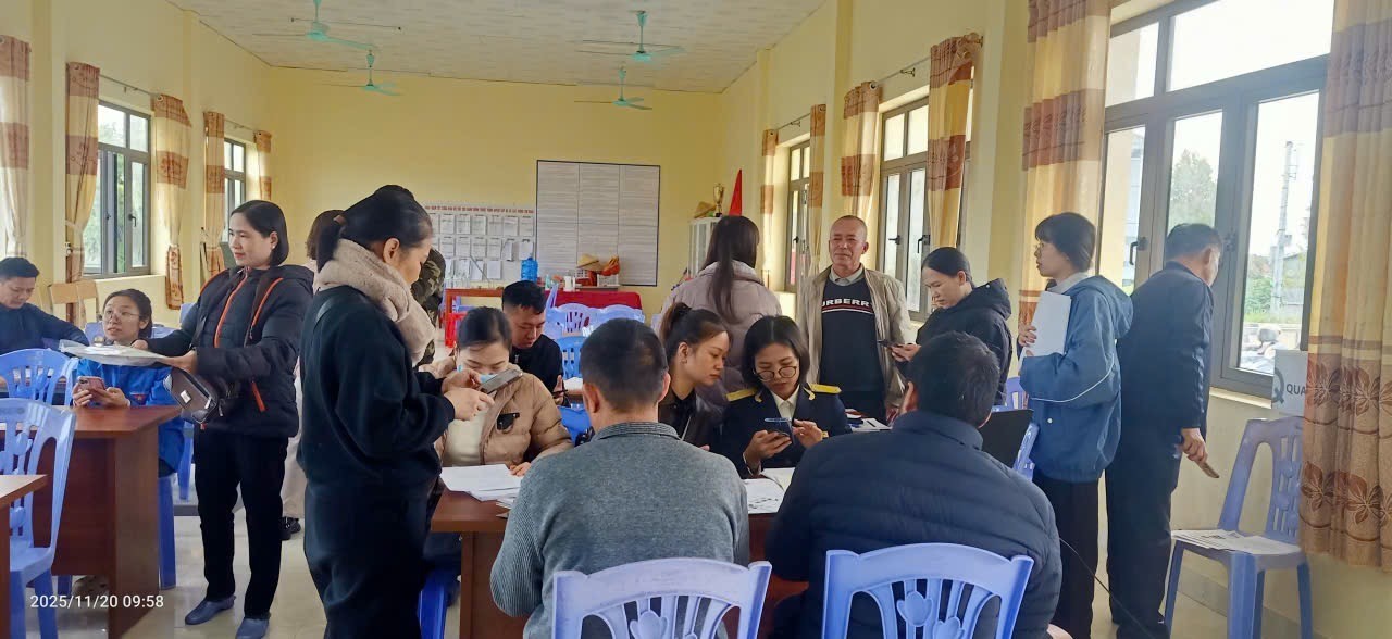 Thuế cơ sở 6 tỉnh Quảng Ninh ra quân hỗ trợ hộ kinh doanh chuyển đổi từ thuế khoán sang kê khai