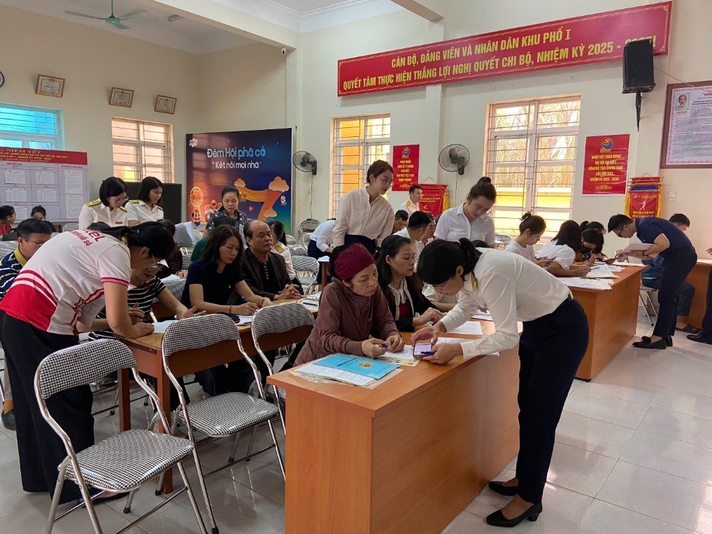 Thuế cơ sở 4 tỉnh Quảng Ninh phối hợp với các phường đồng hành, hỗ trợ hộ kinh doanh chuyển đổi mô hình